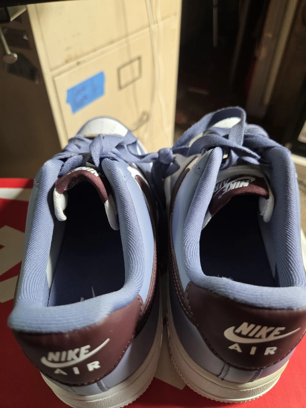 Nike Men’s Low-Top Sneakers — Lavender, White & Maroon Swoosh
